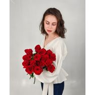 Букет 15 алых роз